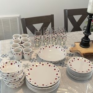 Pampered chef Polk a dot dishes